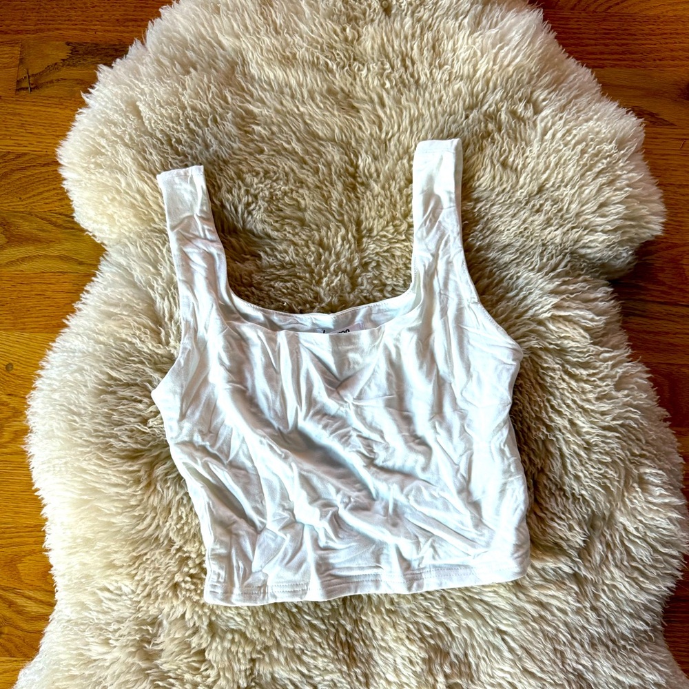 *NWT white crop tank